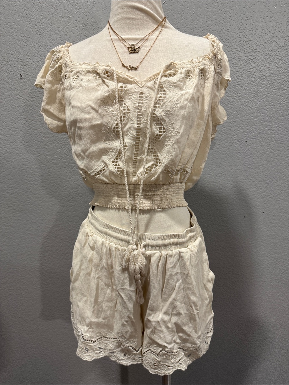 Cream Lace-Trim Off-Shoulder Top with shorts